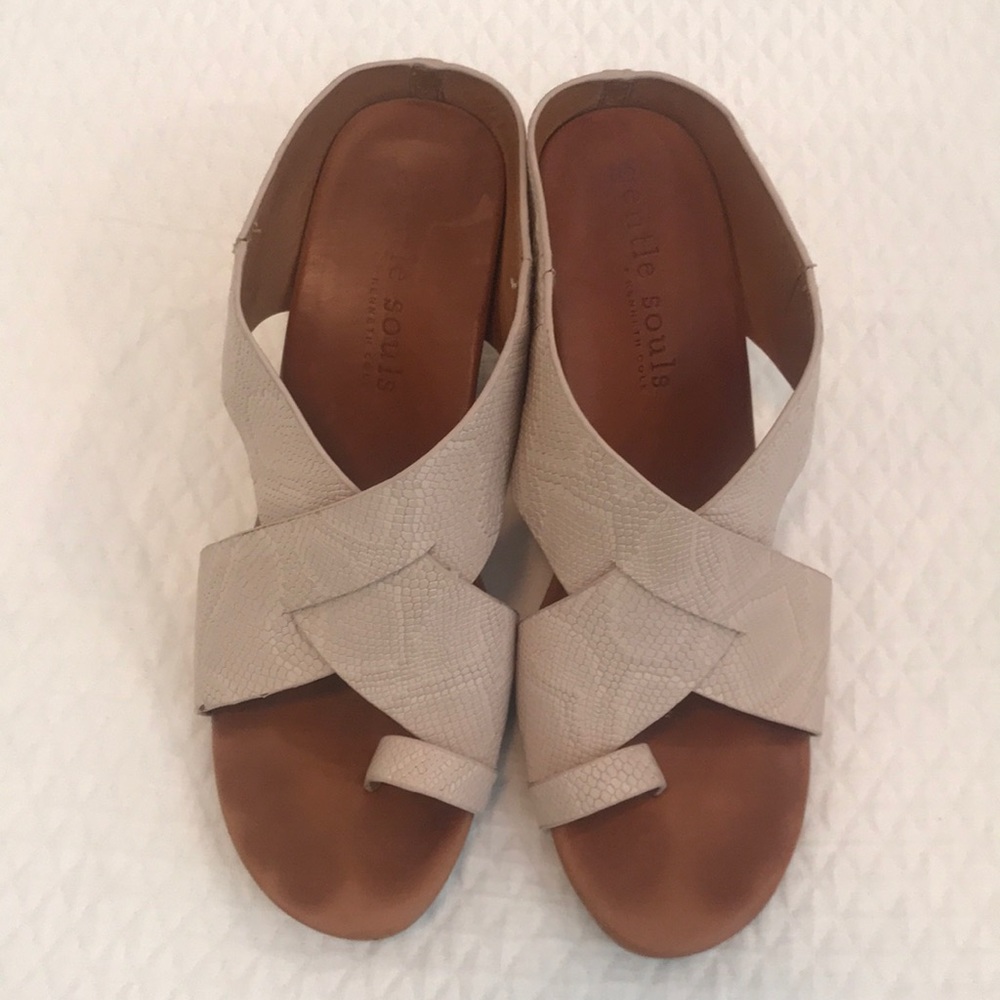 Gentle souls wedges mules size 8